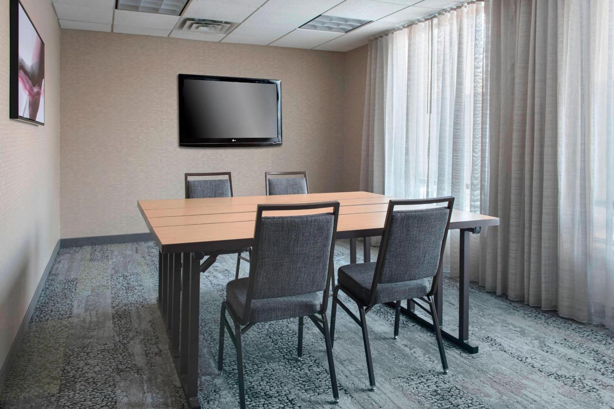 Courtyard By Marriott Lebanon Hotel Bagian luar foto