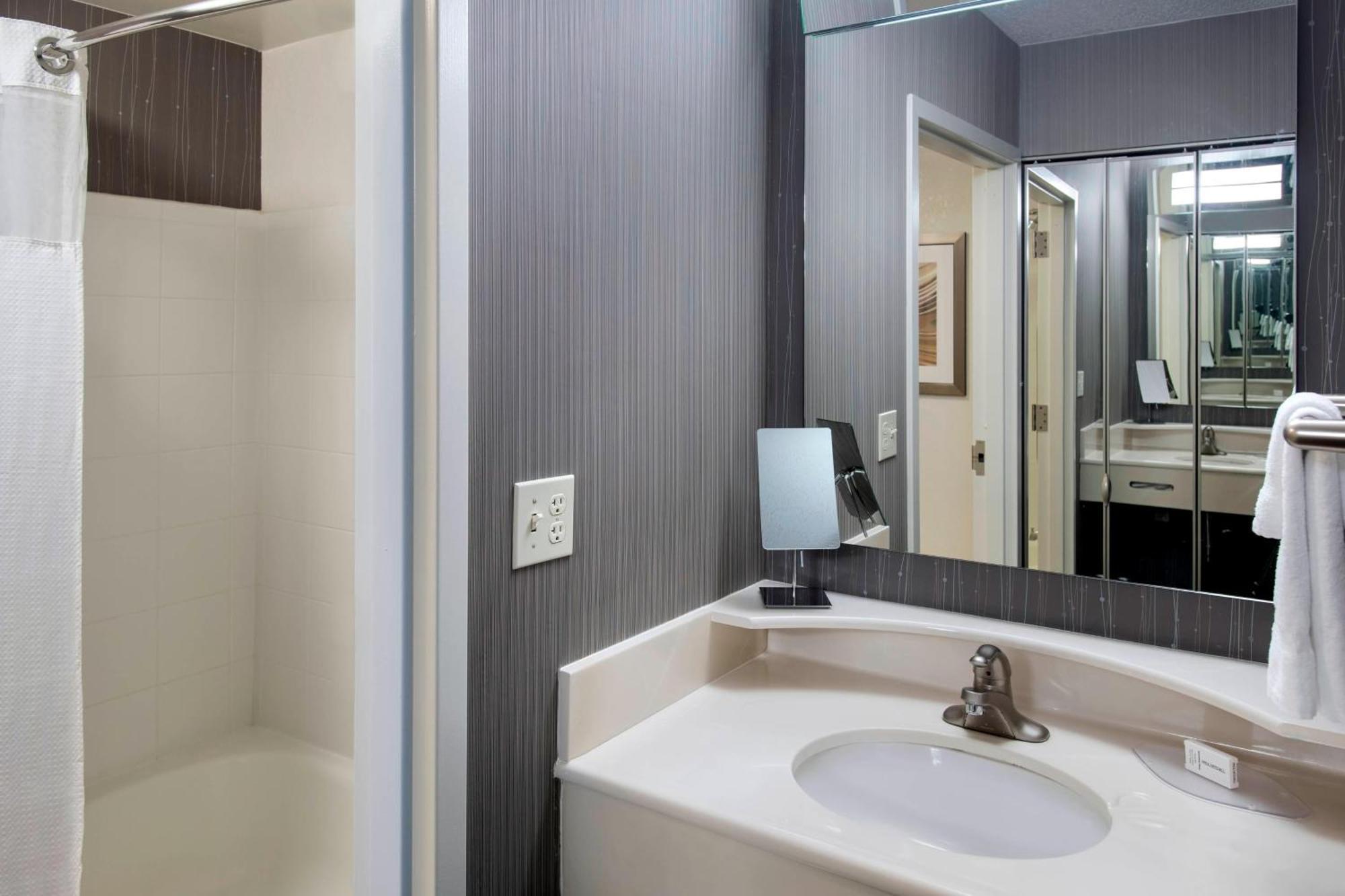 Courtyard By Marriott Lebanon Hotel Bagian luar foto