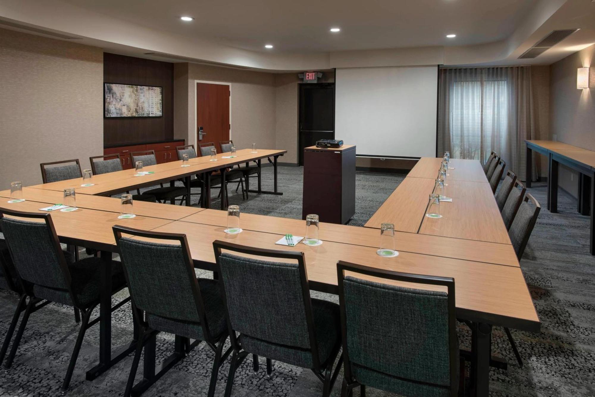 Courtyard By Marriott Lebanon Hotel Bagian luar foto